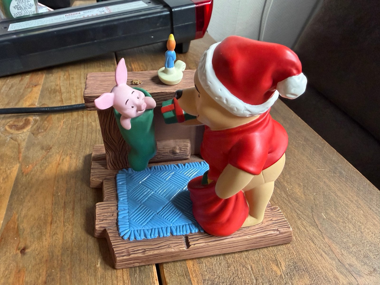 Disney Winnie de Poeh Kerstbeeldje - Zo goed als nieuw, Ophalen of Verzenden, Winnie de Poeh of vrienden, Zo goed als nieuw, Beeldje of Figuurtje