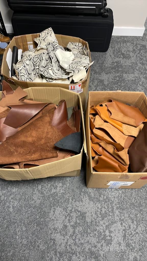 Rest leer grote stukken 1 euro per voet, 25 euro per doos, Ophalen of Verzenden