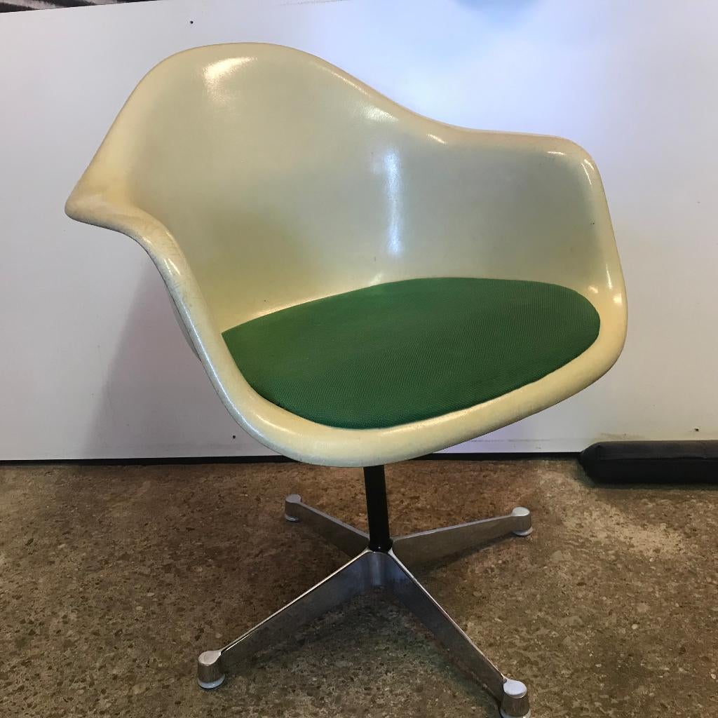 Herman Miller Vitra Pacc Psc  fiberglass stoel bureaustoel, Ophalen, Gebruikt, Zwart, Nvt