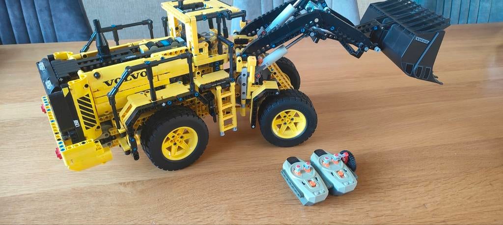Lego Technic Volvo Wiellader 42030, Ophalen of Verzenden, Zo goed als nieuw, Complete set, Lego