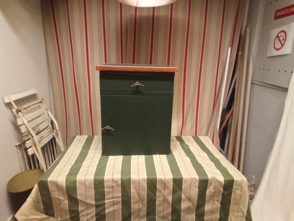 Heel schattig nachtkastje/kastje 43h 37br 36d, Ophalen of Verzenden