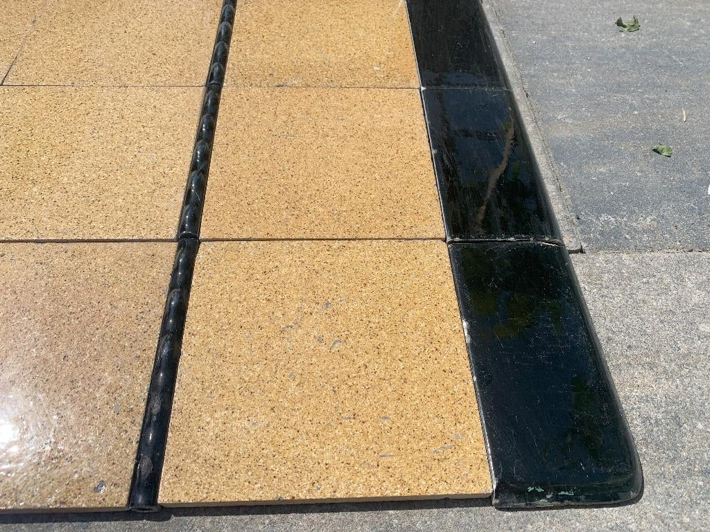 1930 Geel gestipte wandtegels uit Sporthal in Haarlem, Gebruikt, Minder dan 20 cm, Minder dan 5 m², Wandtegels