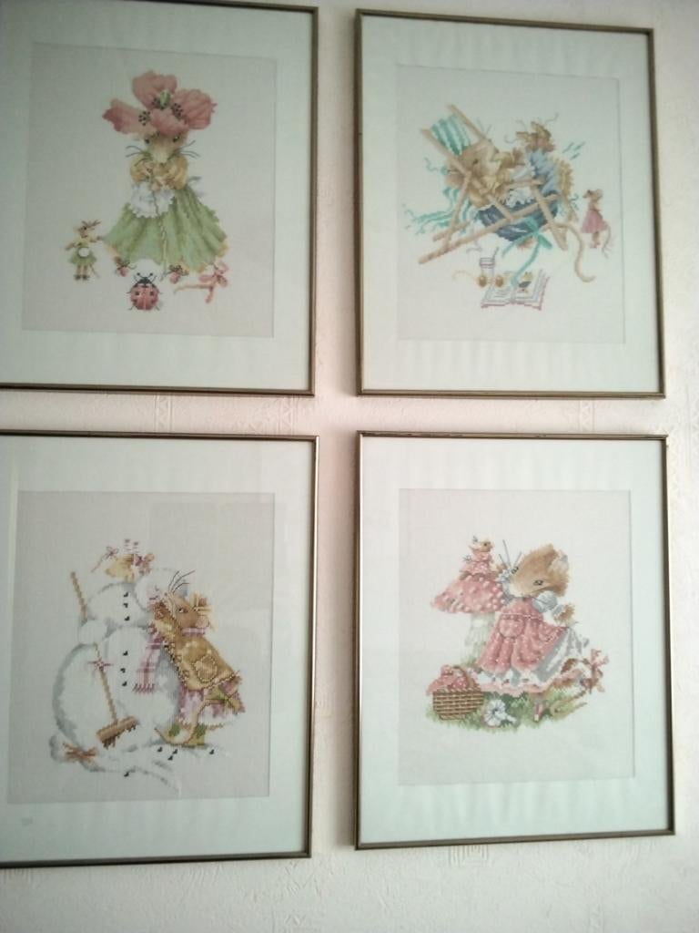 Vier jaargetijden vera de muis   €25.00 / 4 stuks, Hobby en Vrije tijd, Borduren en Borduurmachines, Ophalen of Verzenden, Patroon