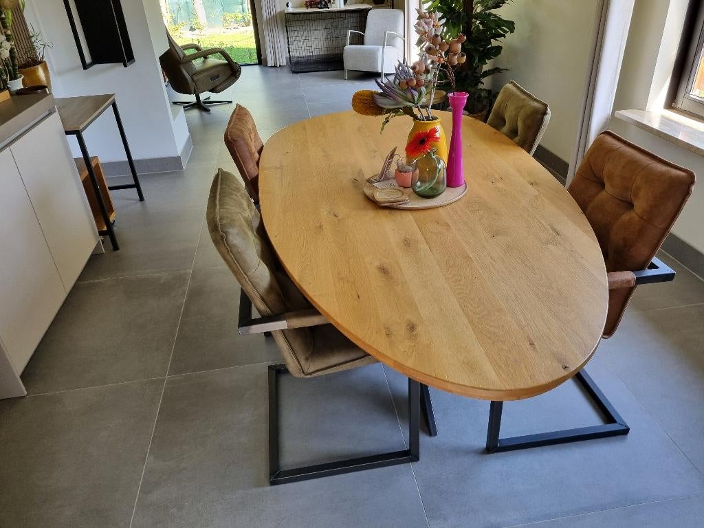 Ei-vormige eettafel, eiken houten blad, metalen poot, Ophalen, 100 tot 150 cm, 200 cm of meer, Zo goed als nieuw