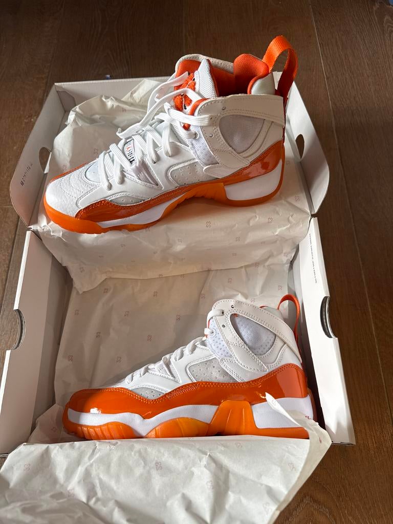 Jordan Schoenen - Oranje/Wit - Maat 37,5 nieuw, Ophalen of Verzenden, Nieuw, Overige kleuren, Sneakers of Gympen