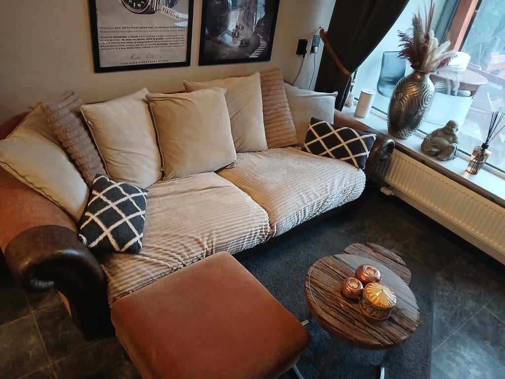 Chesterfield kasteel bank met hocker, Ophalen, Zo goed als nieuw