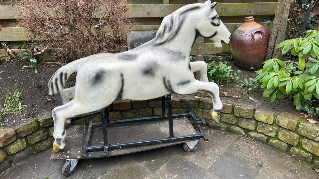 Paard, Ophalen, Zo goed als nieuw, Kunststof, Dierenbeeld