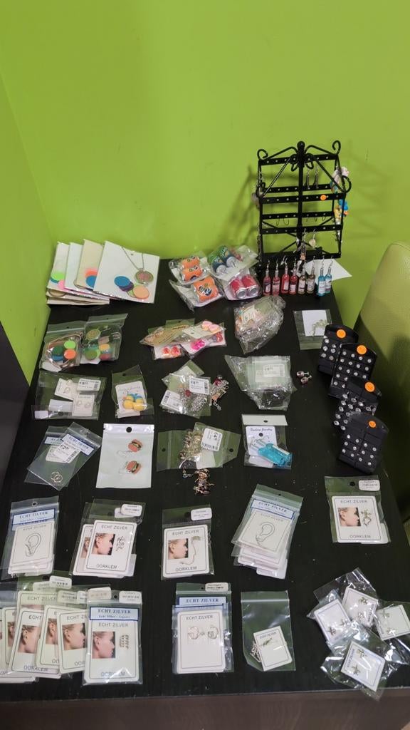 Opkoper gezocht nieuw sieraden oorbellen bijoux, Diversen, Ophalen of Verzenden, Nieuw