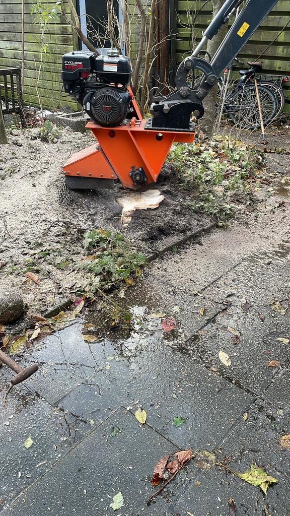 Stobbenfrees weghalen boomstronken/wegfrezen/stronkenfrees, Tuinonderhoud of Snoeiwerk