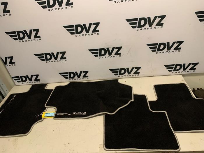 Matten Set van een Toyota Rav-4