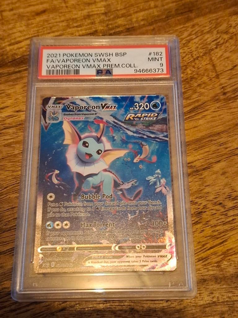 PSA 9 Vaporeon VMAX Premium Collectie, Ophalen of Verzenden, Zo goed als nieuw, Losse kaart
