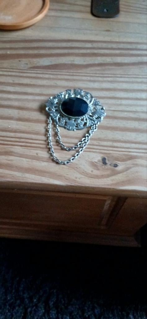 Antieke/Vintage Broche met Kettinkjes, Sieraden, Tassen en Uiterlijk, Broches, Gebruikt, Zilver, Zilver, 4 tot 7 cm, Met edelsteen