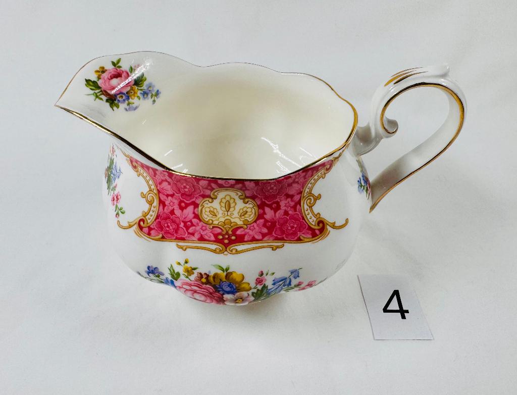 Royal Albert Lady Carlyle Melkkan Vintage England (, Verzamelen, Porselein, Kristal en Bestek, Zo goed als nieuw, Overige typen