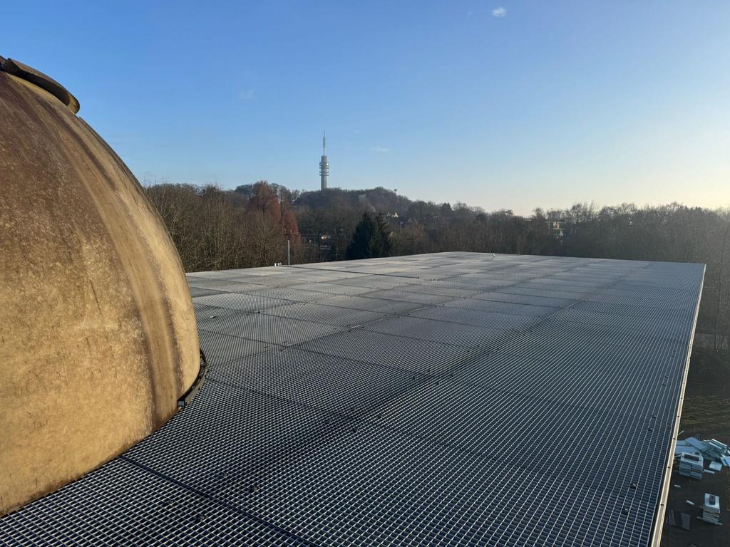 Stalen roosters / looproosters - 328 m² - diverse afmetingen, Ophalen, Gebruikt, Nvt, Nvt