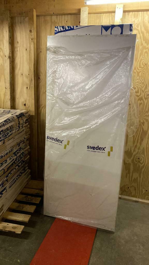 Gladde opdekdeuren 25 euro per stuk