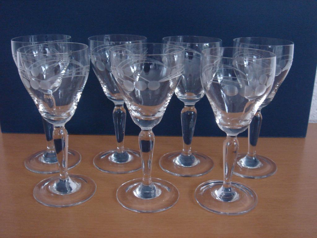 7 kristallen borrelglaasjes op voet met geslepen decoratie, Antiek en Kunst, Ophalen of Verzenden