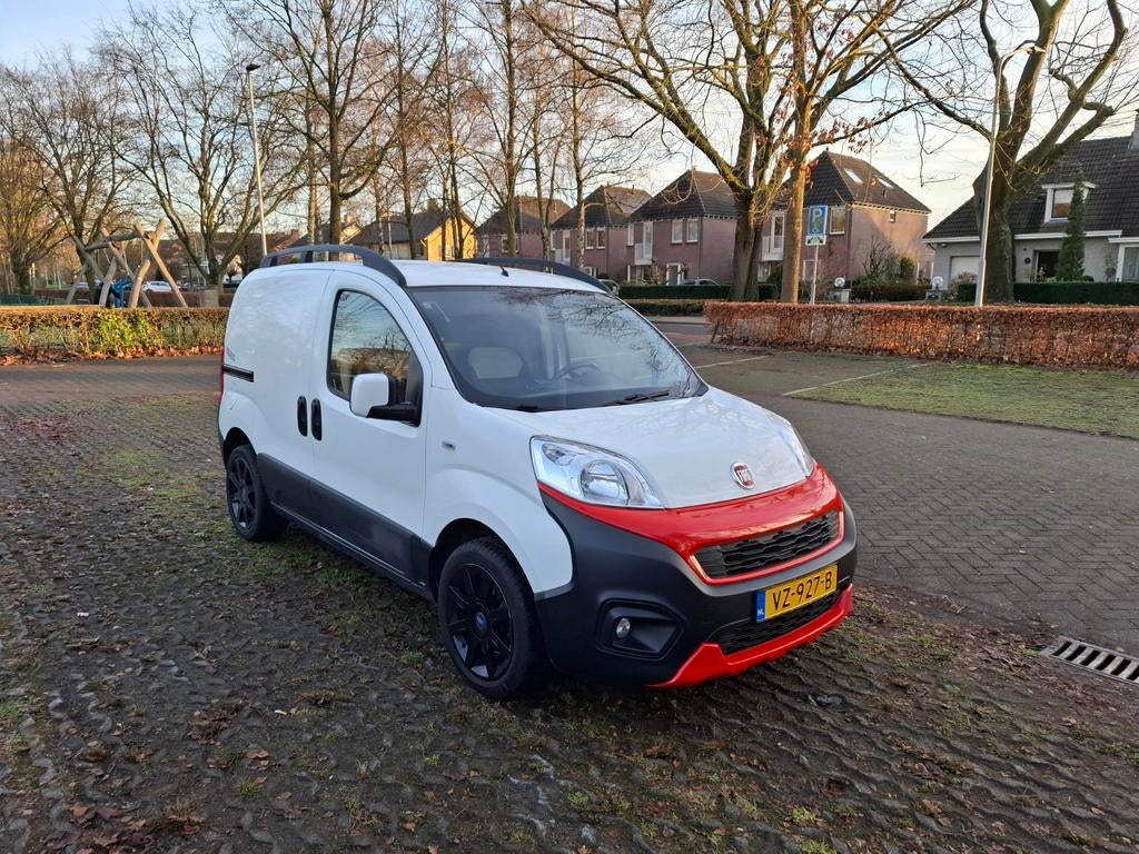 Fiat Fiorino Adventure 1.3 D 70KW 2016 facelift uitv Euro 6!, Auto's, Voorwielaandrijving, Stof, 400 kg, Origineel Nederlands
