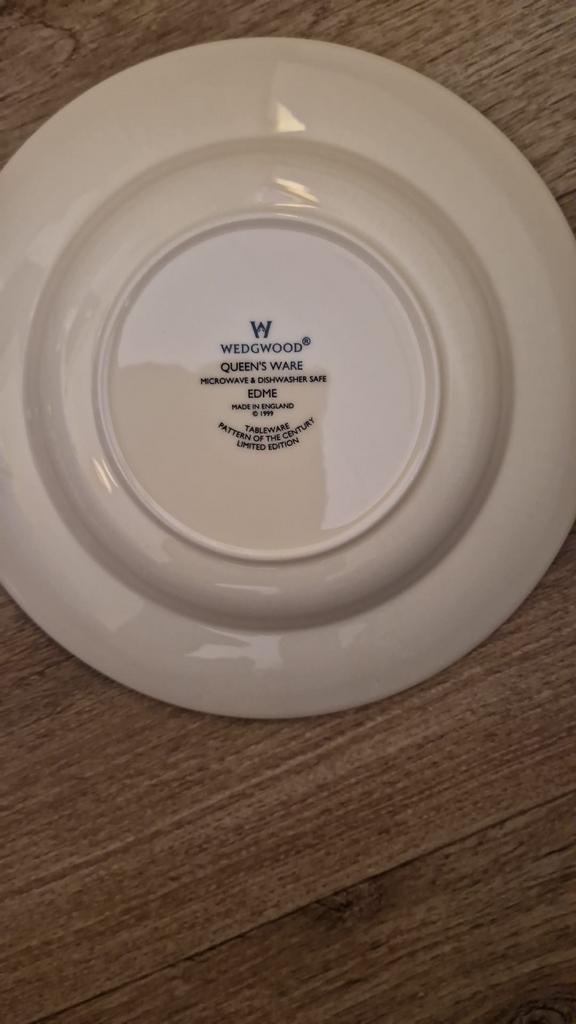 Uitgebreid Wedgwood servies, Ophalen