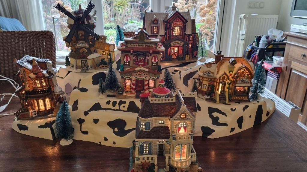Lemax Kerstdorp compleet met verlichting., Diversen, Kerst, Zo goed als nieuw, Ophalen