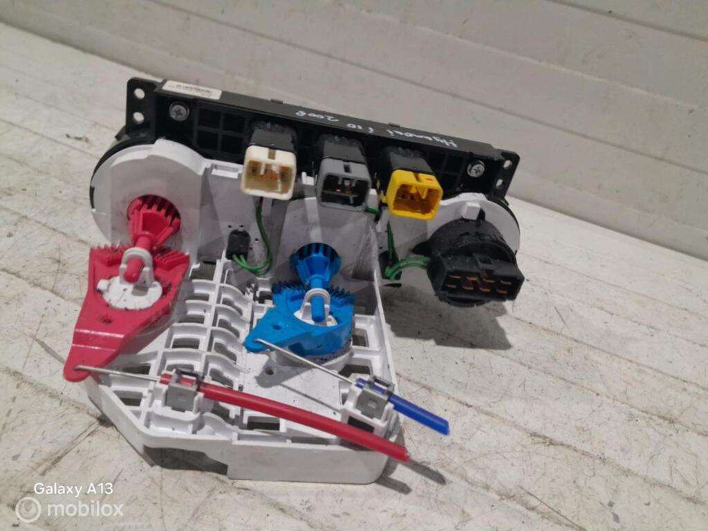 Bedieningspaneel kachel  Hyundai i20 97250-0X0304X, Gebruikt, Ophalen of Verzenden