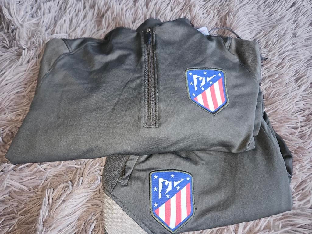 Nike Dry Fit Pak - Legergroen - Maat 158-170, Fitness, Nike, Overige maten, Ophalen of Verzenden