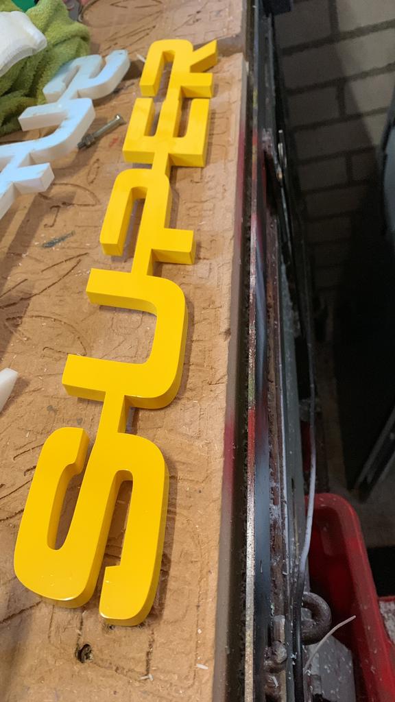 S-U-P-E-R logo’s van Plexiglass 10 of 12 mm dik, Ophalen of Verzenden, Nieuw