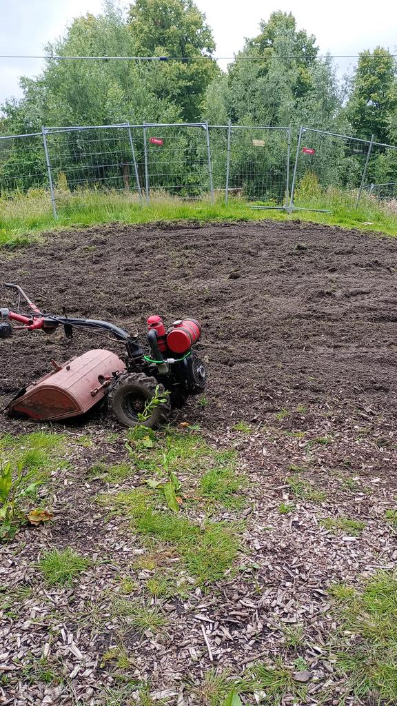 Tuinfrees/grondfrees te huur!, Ophalen, Zo goed als nieuw