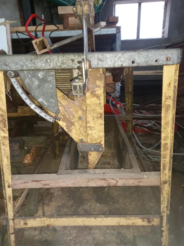 Zaagtafel, Doe-het-zelf en Verbouw, Gereedschap | Zaagmachines, Ophalen, Gebruikt, Cirkelzaag, 30 tot 70 mm