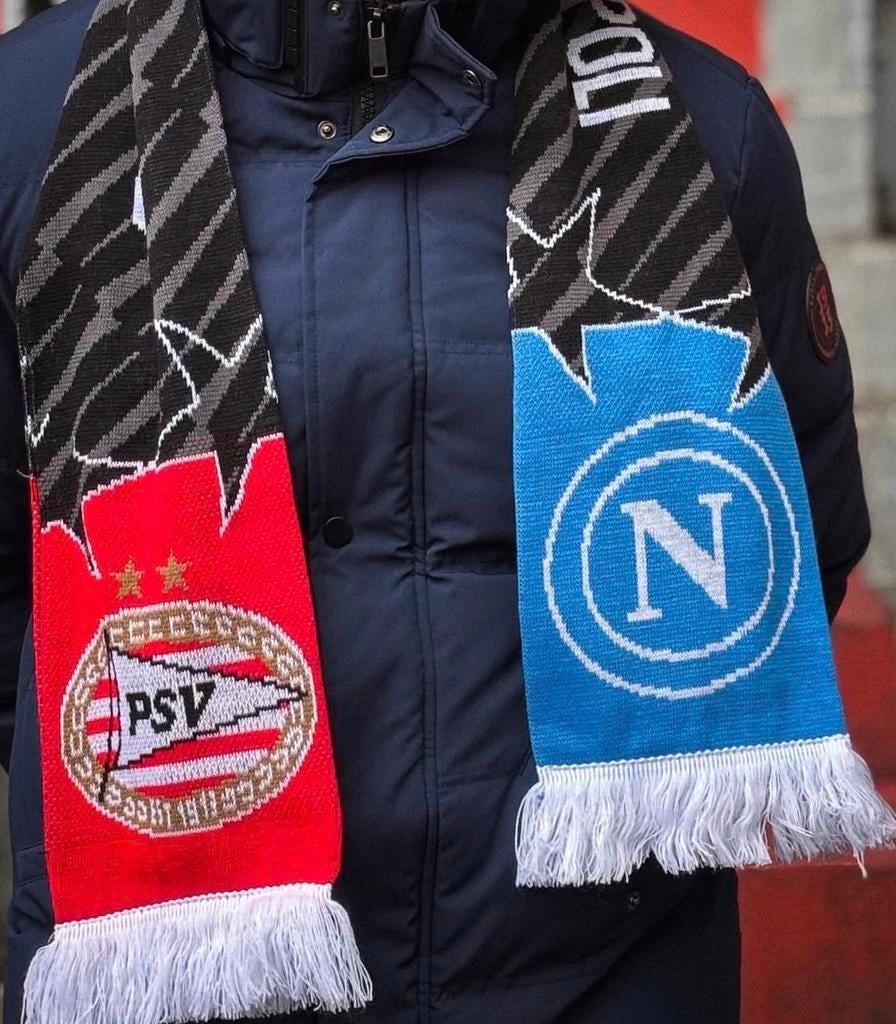 Gezocht Voetbalsjaal PSV en Napoli, Ophalen of Verzenden, Zo goed als nieuw, Rood, Met patroon