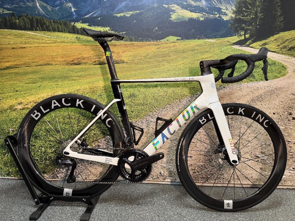 Factor Ostro Vam 56cm Ultegra DI2 Black Inc Carbon €11.399,-