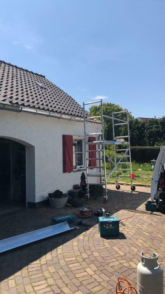 Dakdekker bied zich aan. Bel voor een vrijblijvende offerte