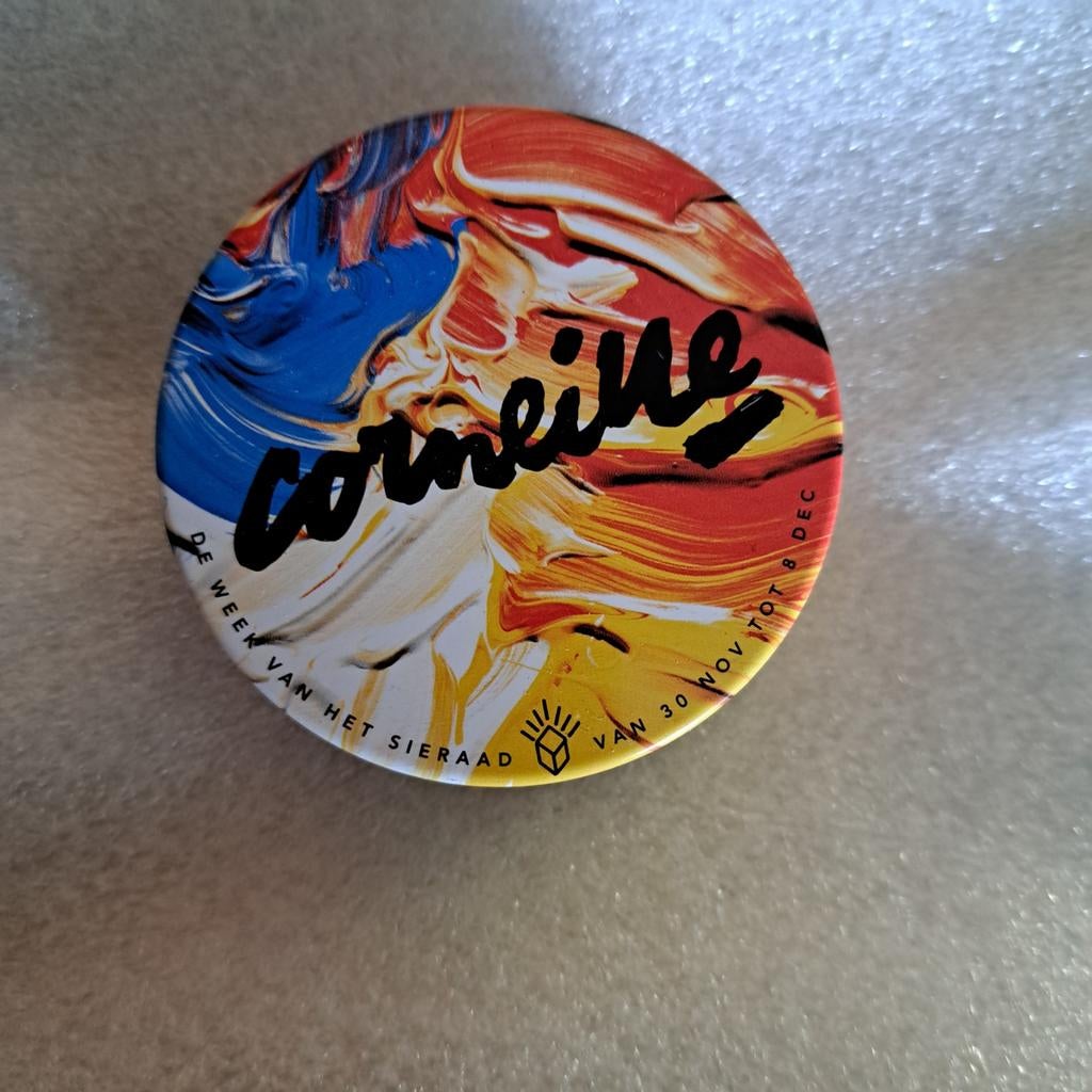 Cornelie Speldje - De Week van het Sieraad, Verzamelen, Ophalen of Verzenden, Zo goed als nieuw, Figuurtje, Speldje of Pin