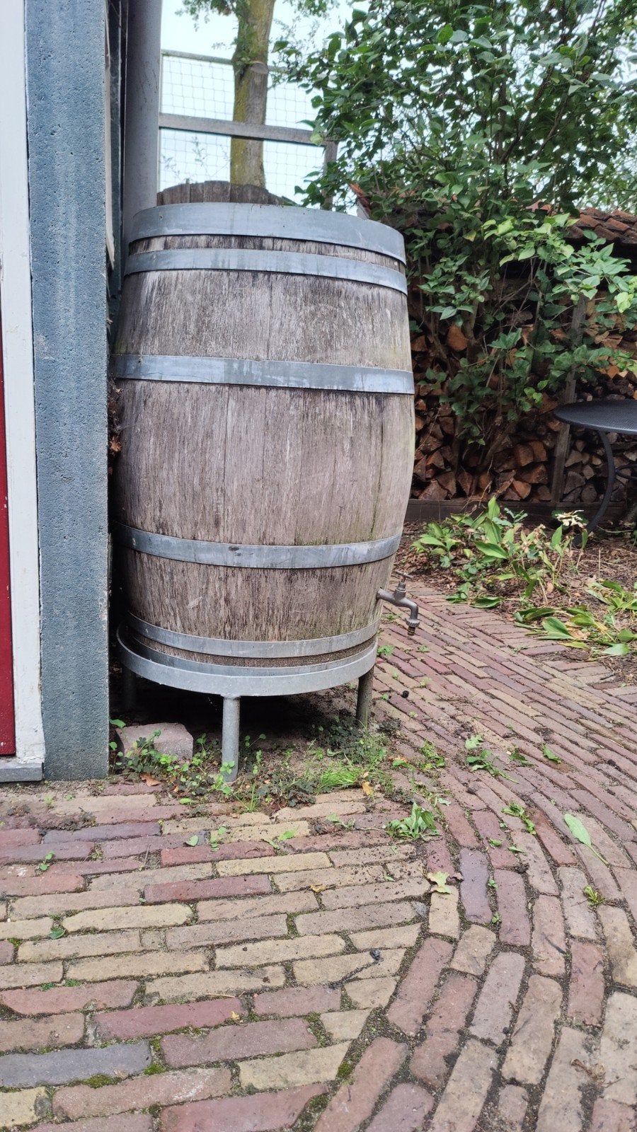 te koop oude eikenhouten regenton 250 liter, Tuin en Terras, Ophalen, Gebruikt, Met kraantje, 150 liter of meer