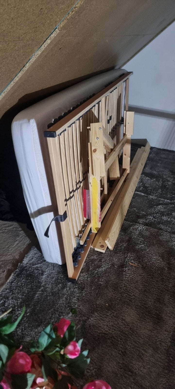 IKEA NEIDEN Eenpersoonsbed (90x200 cm) met lattenbodem, Huis en Inrichting, Ophalen, 90 cm, Modern, Scandinavisch, Zo goed als nieuw