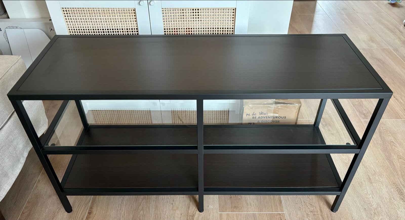 IKEA Vittsjö TV-meubel - Zwart/Bruin met Glas, Huis en Inrichting, Ophalen, 50 tot 100 cm, Zo goed als nieuw, Minder dan 100 cm