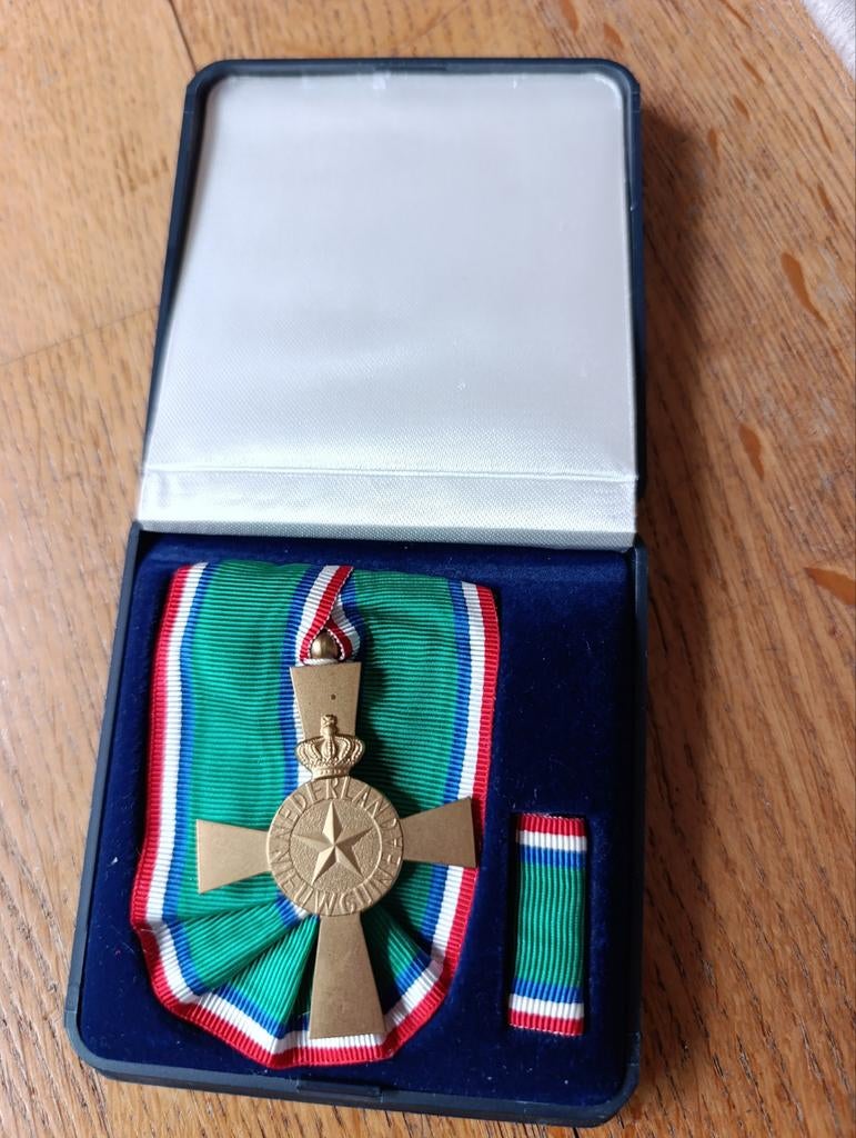 Nieuw Guinea herinneringskruis. Bieden vanaf €35,00, Ophalen of Verzenden, Overige soorten, Nederland, Lintje, Medaille of Wings