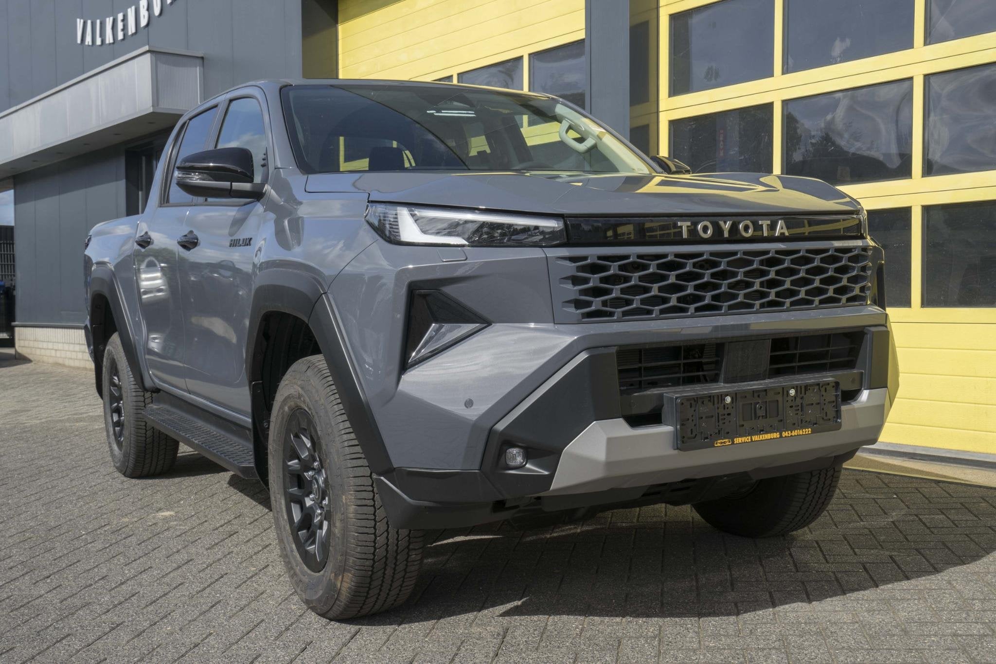 Toyota HiLux 2.8 D-4D MHEV Double Cab Auto 4WD Comfort, Auto's, Automaat, Stof, Euro 6, 4 cilinders