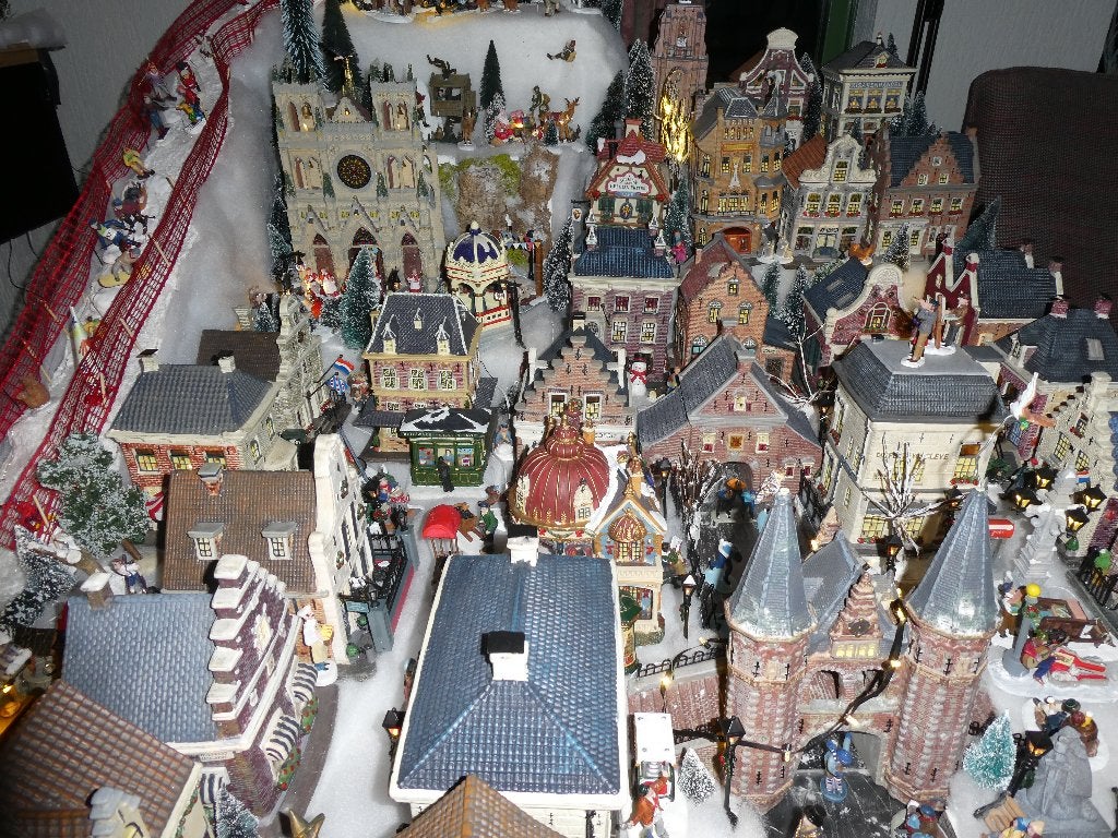 Groot en bijzonder kerstdorp €1500; zie toelichting, Diversen, Kerst, Ophalen, Zo goed als nieuw