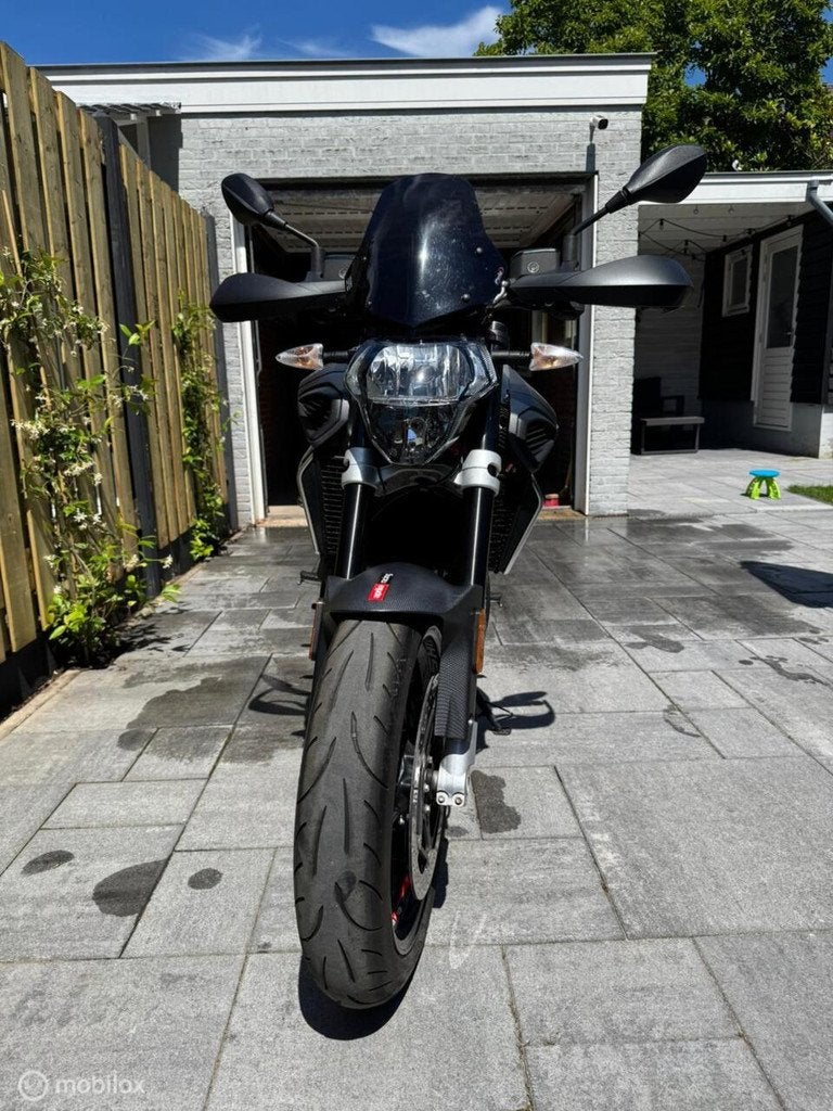 Unieke Aprilia Shiver 900 met Akrapovic en carbon kappen, Motoren, Motoren | Aprilia, Via Michelangelo 1 Noale, Aprilia, Bedrijf