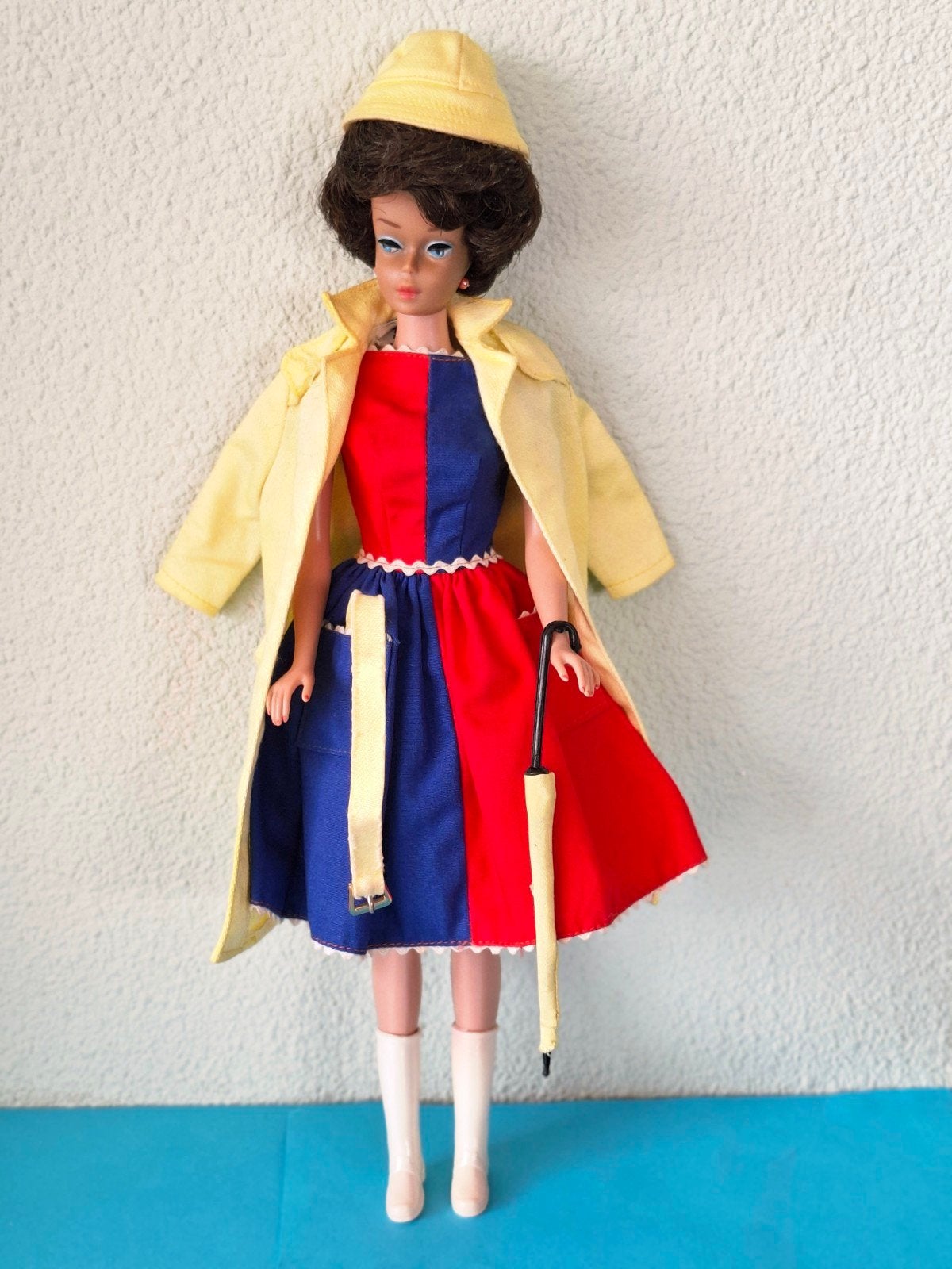 barbie vintage fashion Rain Coat & Red Flare 60s Mattel, Ophalen of Verzenden, Gebruikt, Barbie