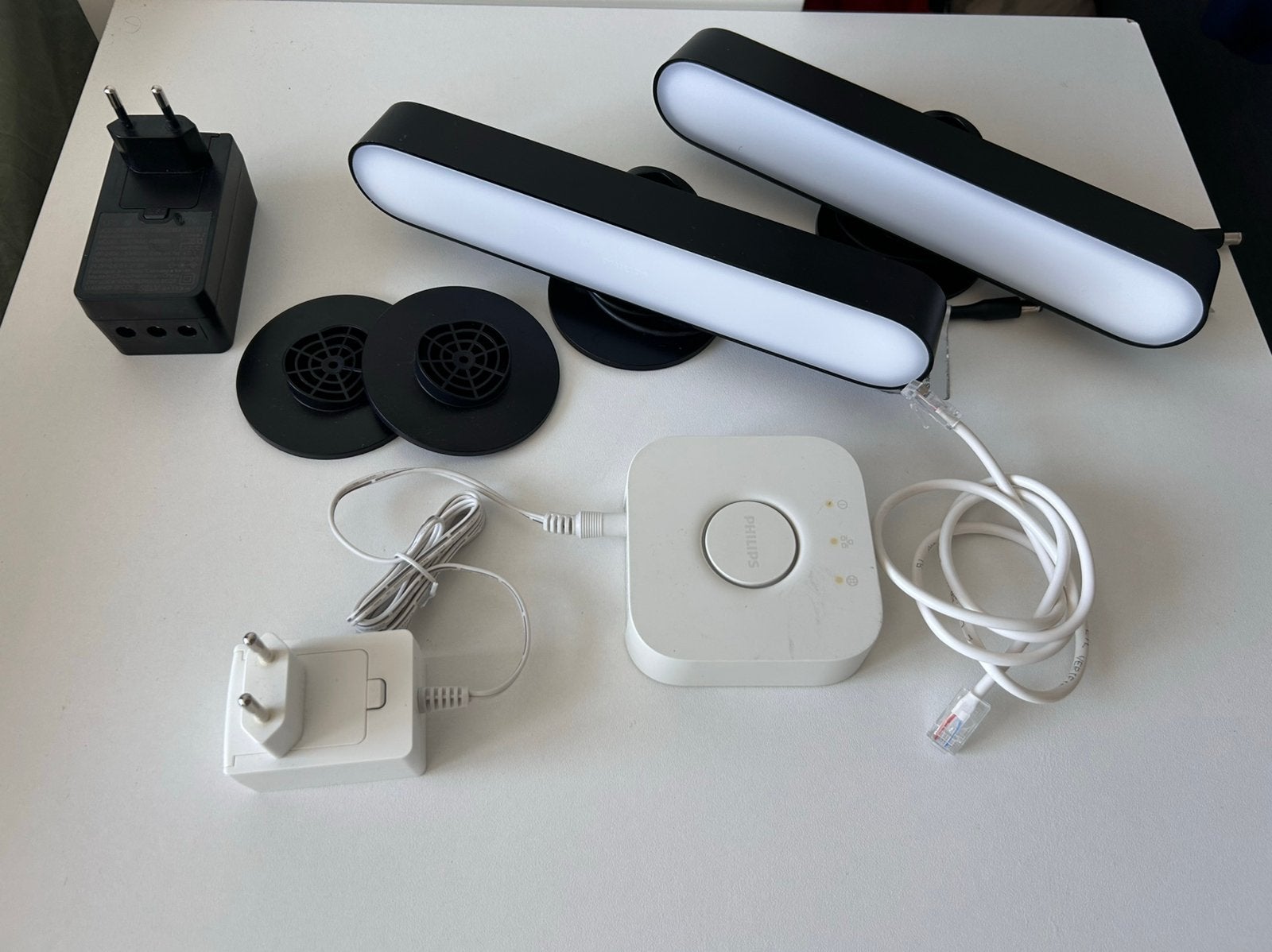 Zwart Phillips Hue Play light bars en Phillips Hue Bridge, Ophalen, Overige fittingen, Zo goed als nieuw, Smart lamp