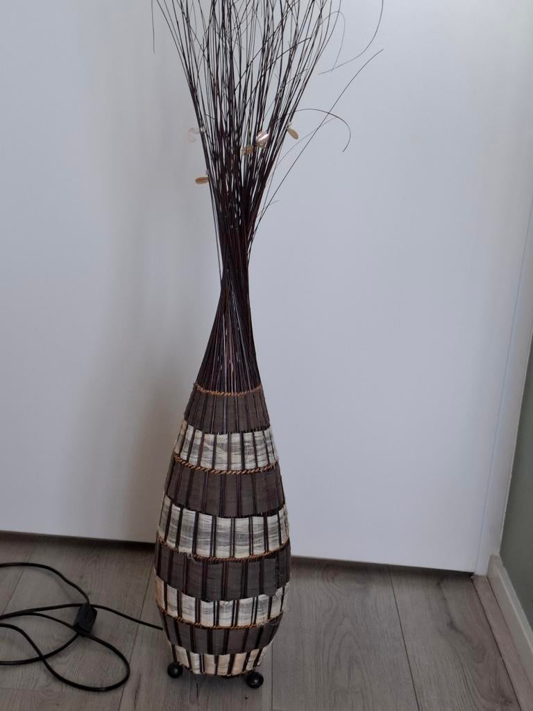 Staande unike Takken Lamp - Afrikaanse Stijl va  € 9,95, Ophalen, Zo goed als nieuw, Stof, Afrikaans