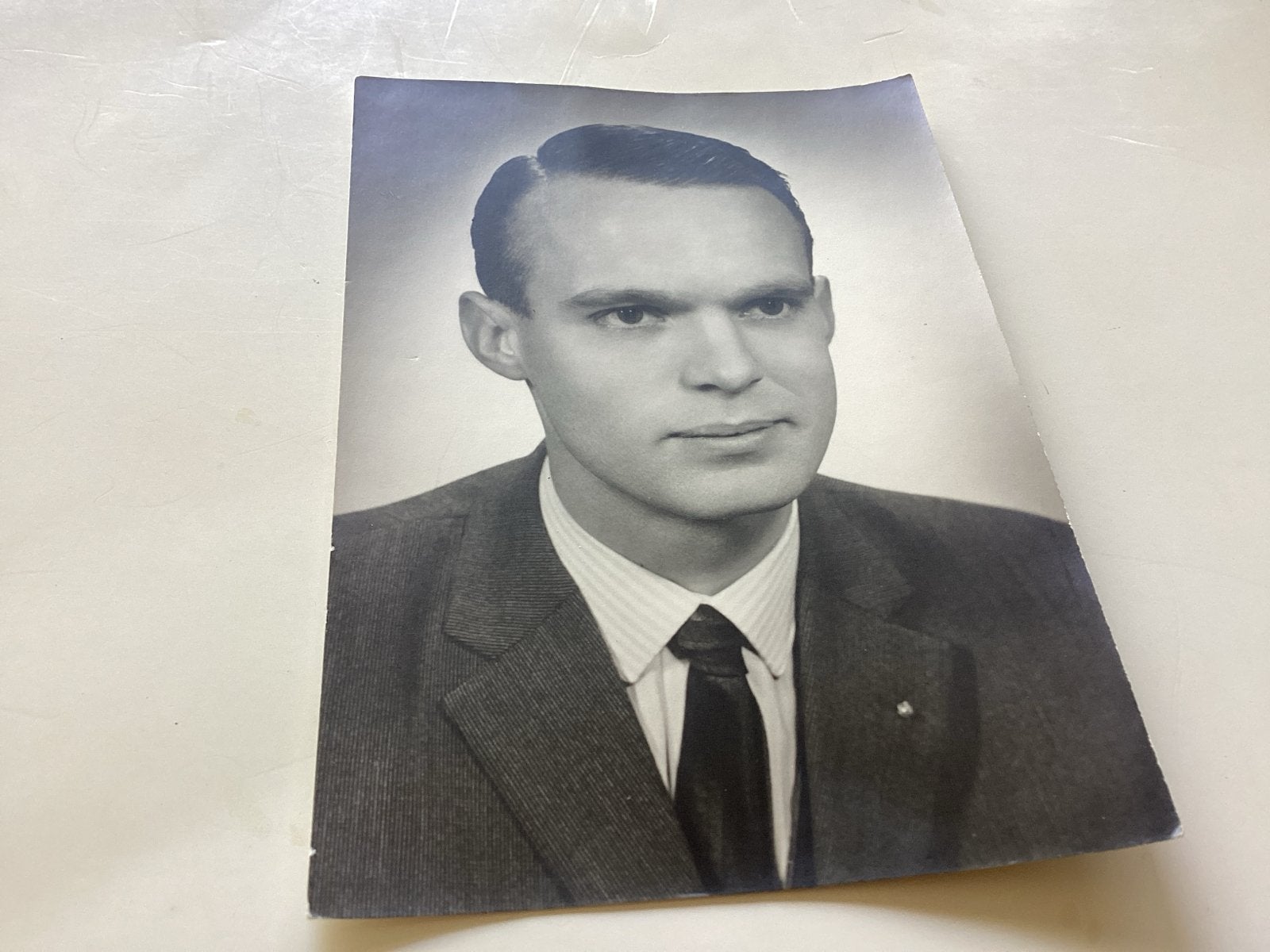 Portret Man Hekkert Fotograaf Deventer 1963 10 x15 cm, 1960 tot 1980, Gebruikt, Foto, Ophalen of Verzenden