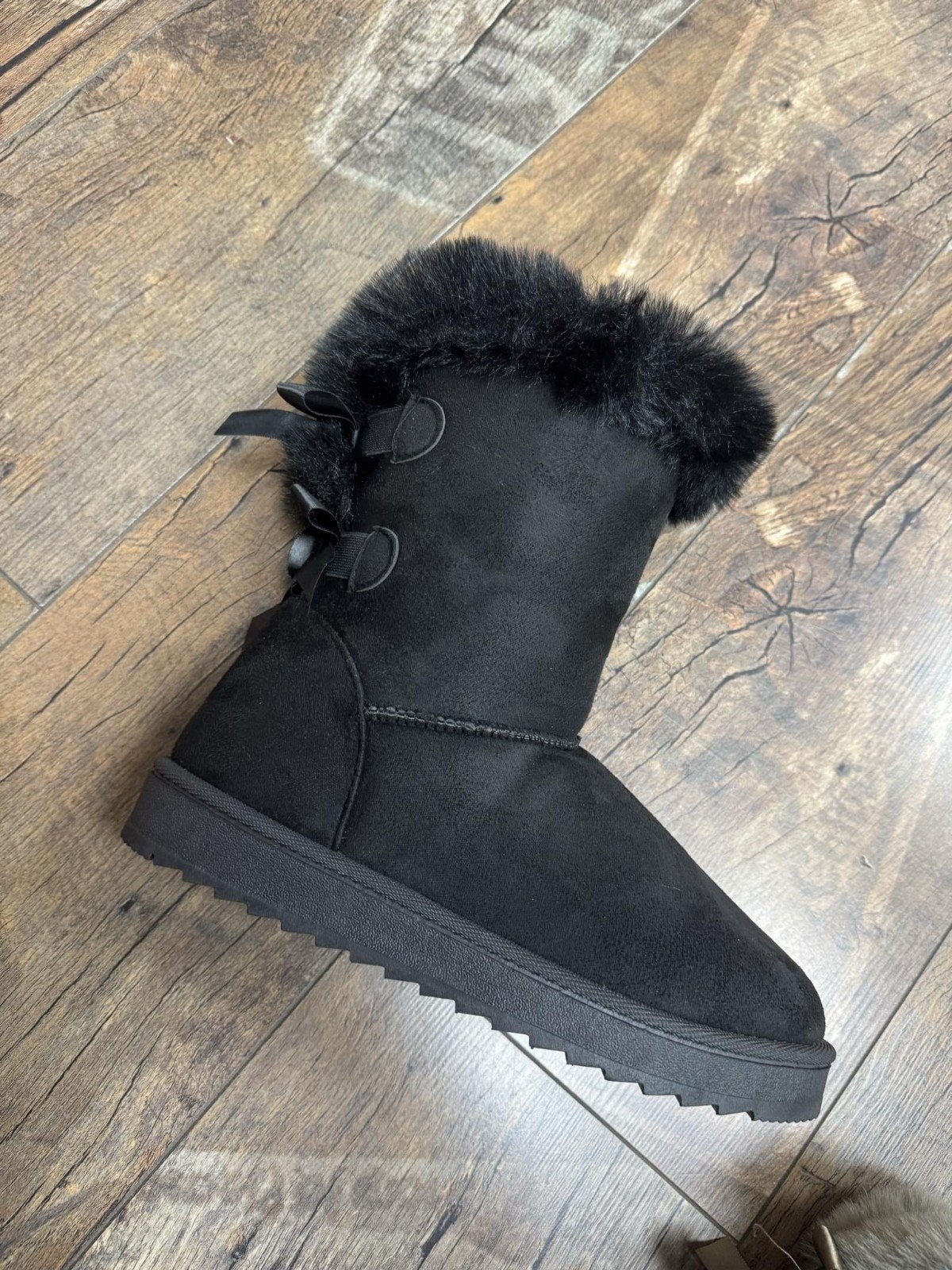Warme UGGS winterlaarzen met bont en strikjes, Kleding | Dames, Overige kleuren, Lage of Enkellaarzen, Nieuw, Ophalen of Verzenden
