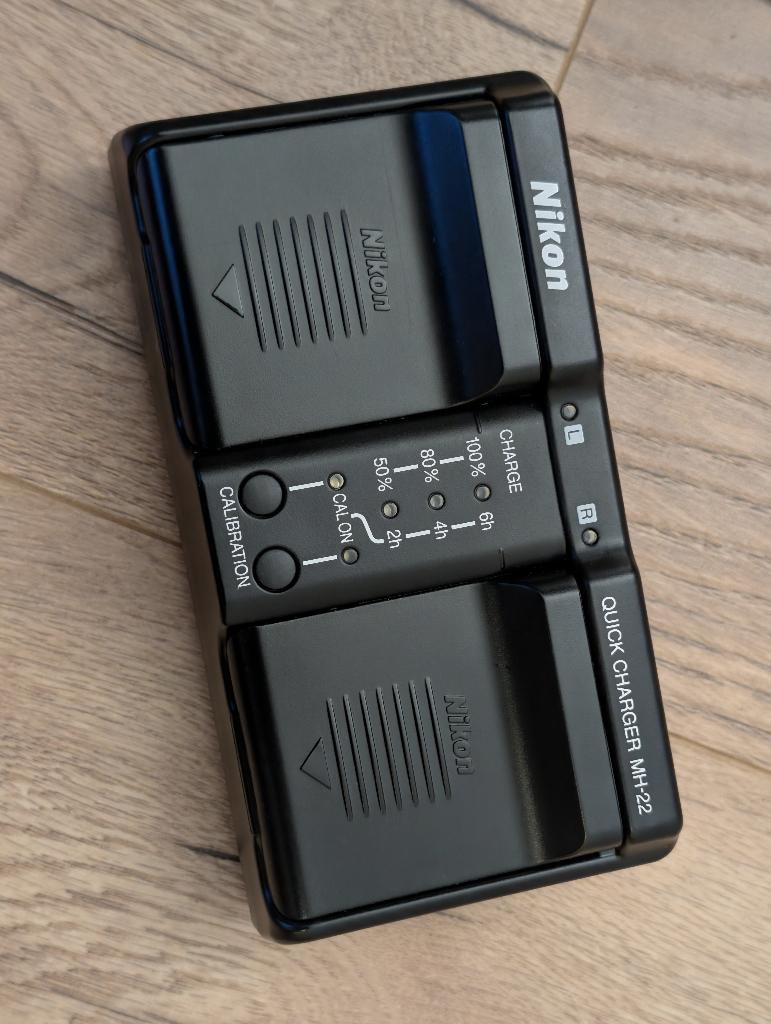 Nikon MH-22 Quick Charger voor D3, D2x D2H oplader / lader, Ophalen of Verzenden, Zo goed als nieuw