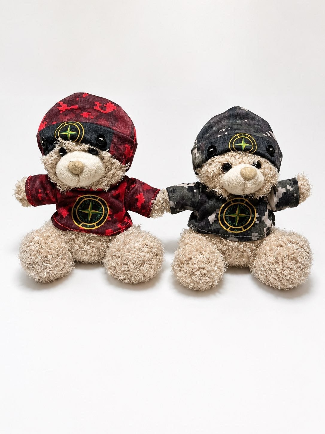 Stone Island Teddybeer Knuffel – Rood & Zwart – Actie !, Ophalen of Verzenden, Nieuw, Rood, Overige materialen