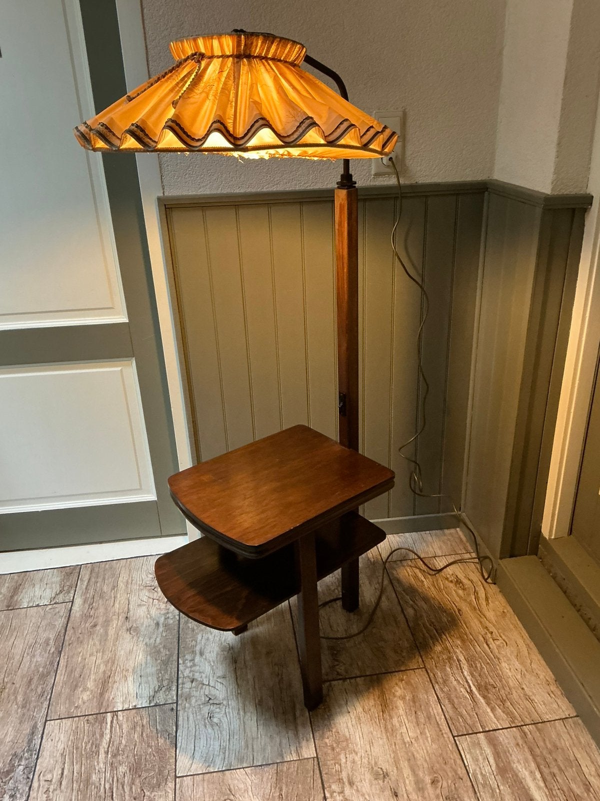 Vintage vloerlamp met tafeltje,jaren 50, Antiek en Kunst, Ophalen