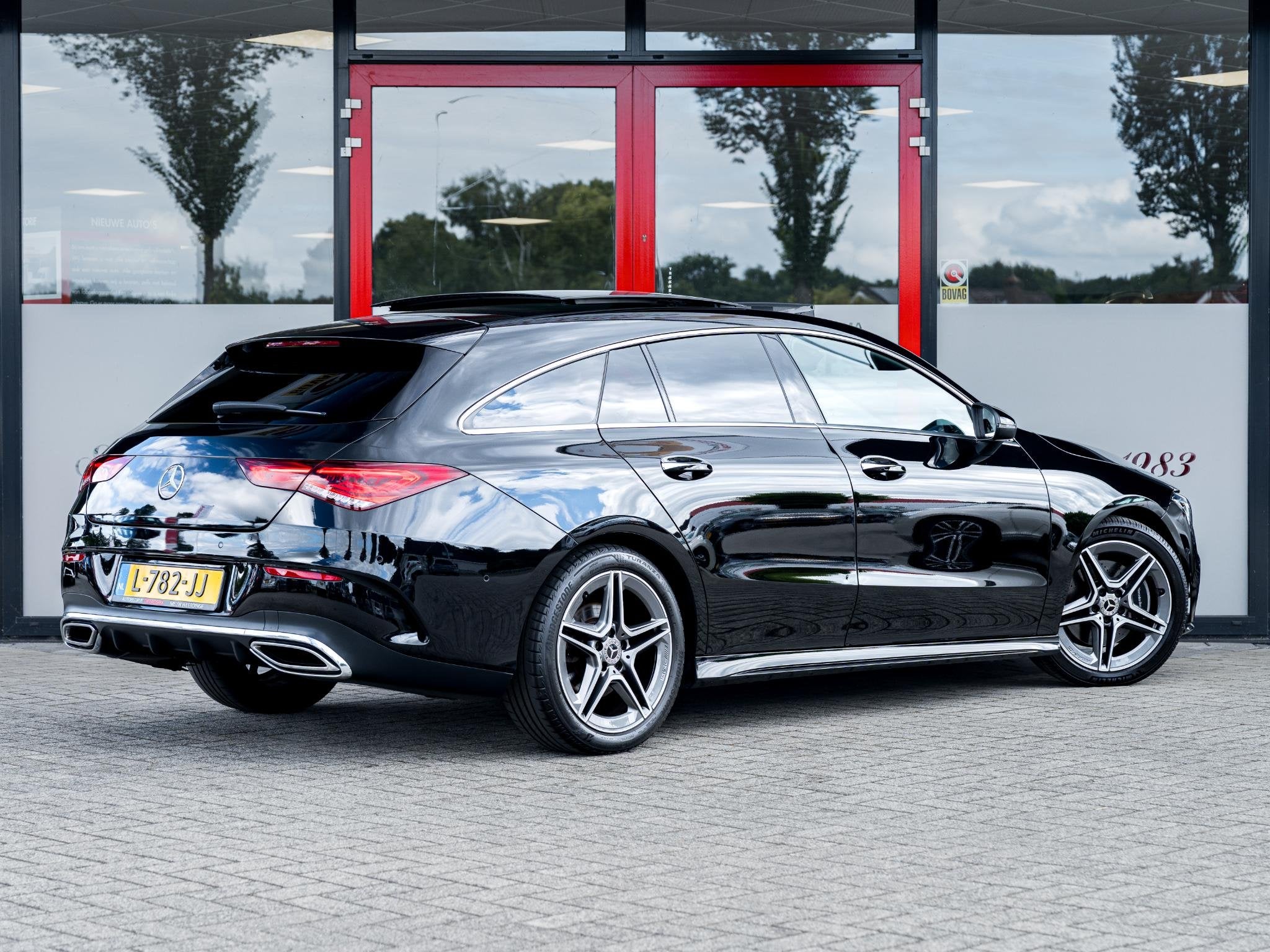 Mercedes-Benz CLA-klasse Shooting Brake 200 AMG | Burmester, 730 kg, Gebruikt, 4 cilinders, Leder en Stof
