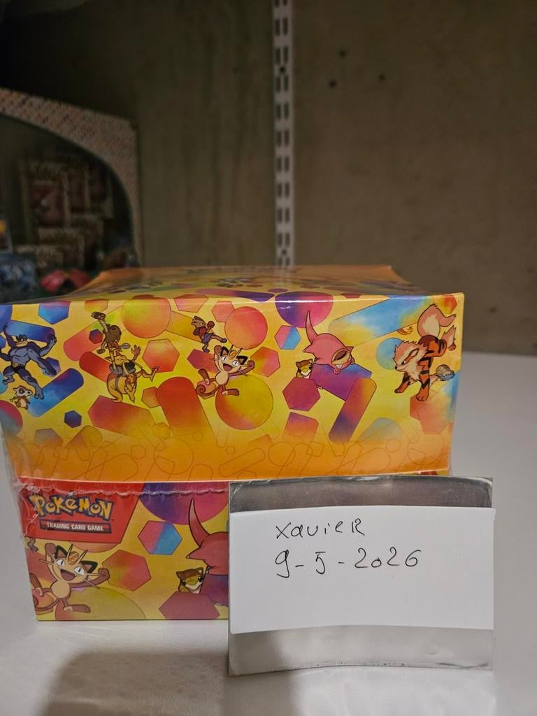 Pokémon TCG: Celebrations Mini Tin Display Box (8 stuks), Ophalen of Verzenden, Nieuw, Overige typen