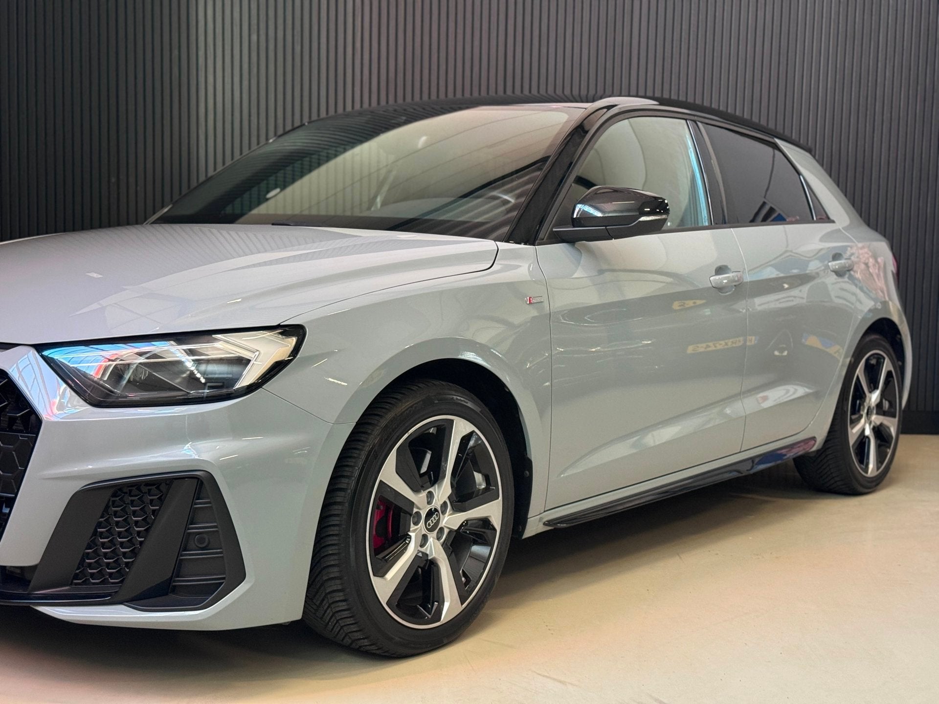 Audi A1 Sportback 40 TFSI 3X S-LINE | LED | 207 PK | VIRTUAL, Auto's, Audi, Zwart, 4 cilinders, 194 cc, Leder en Stof